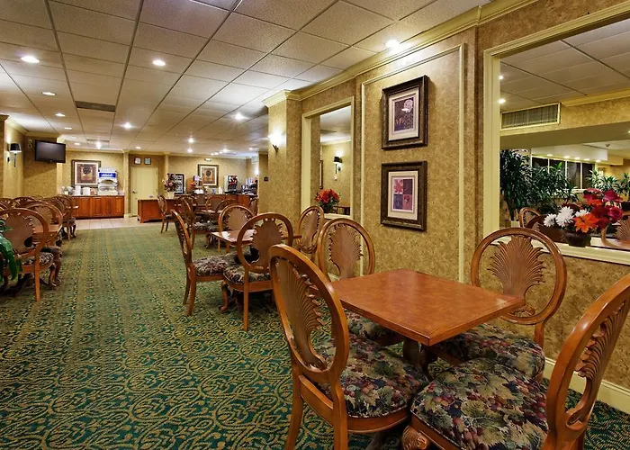 Holiday Inn Express Hotel & Suites Huntsville University Drive