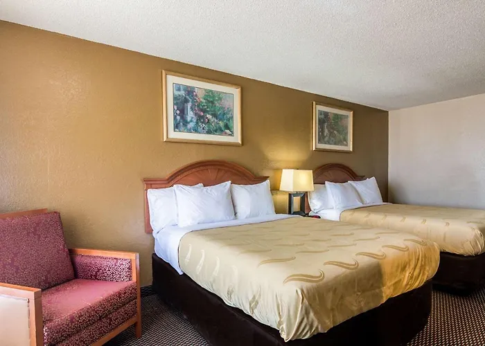 Quality Inn Shawnee I-40
