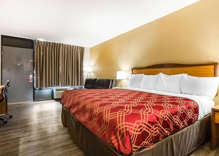 Econo Lodge Inn & Suites Branson Shepherd Of The Hills Expy