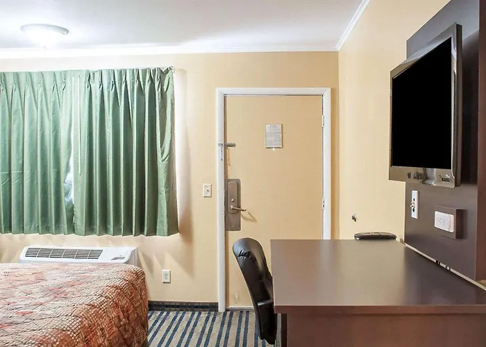 Amherst Inn & Suites