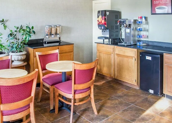 Econo Lodge Newton Falls