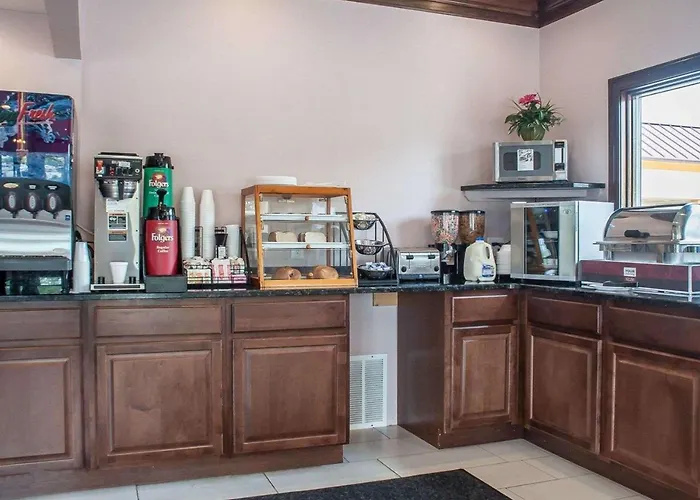 Amherst Inn&Suites