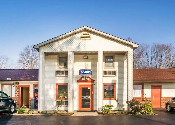 Econo Lodge Newton Falls