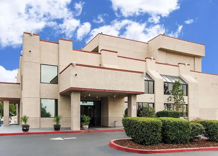 San Bernandino Inn & Suites