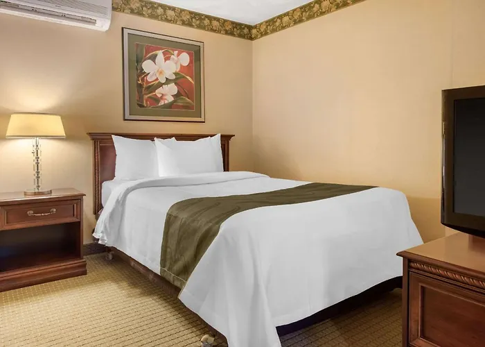 Quality Inn Breeze Manor