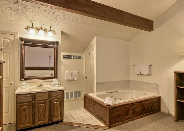 209 Pointes North Inn