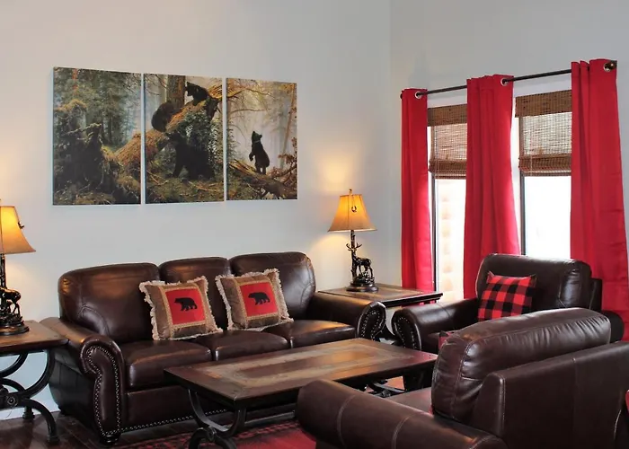 Spacious Downtown Condo Walking Distance To Downtown Gatlinburg Sleeps 6 Guests
