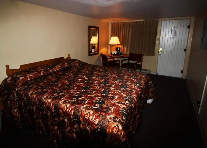 Topaz Lodge