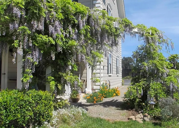 Flora Vista Inn