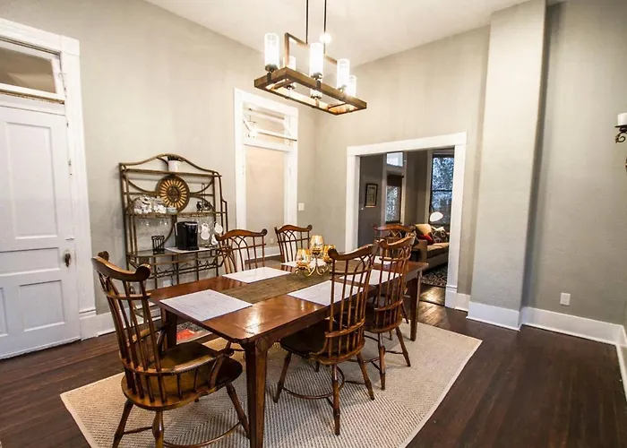Wyoming St Restored Historic 2Br/1Ba Downtown