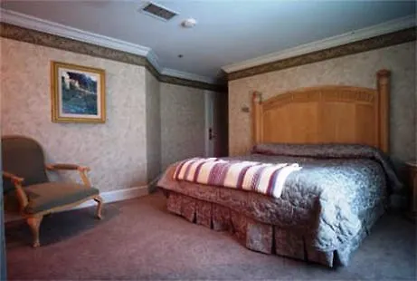 Copperfield Inn