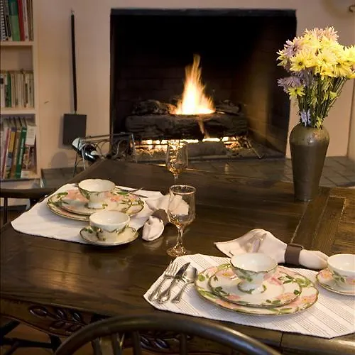 Holly Thorn House Inn