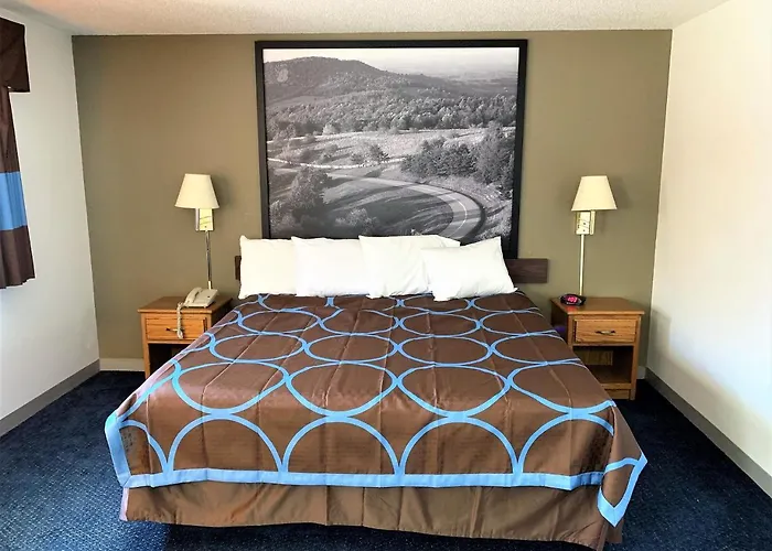 Super 8 By Wyndham Martinsville Va
