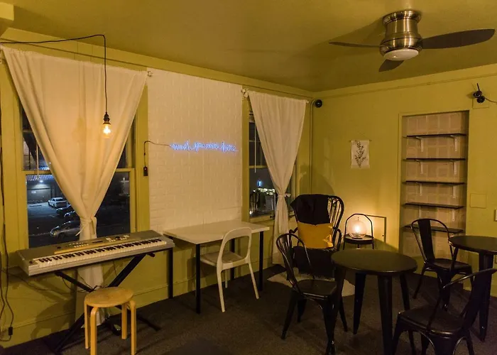 American Hotel Hostel