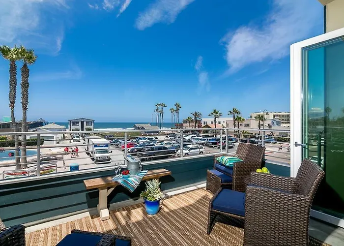 Ocean View 3 Bedrooms Condo, Just Steps From The Park, Pier & Water!