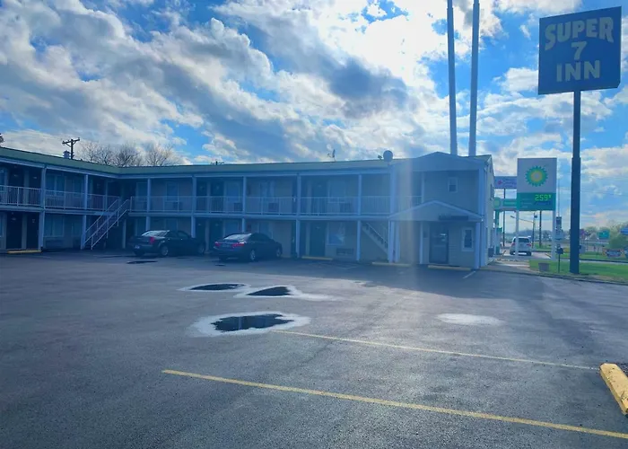 Super 7 Inn