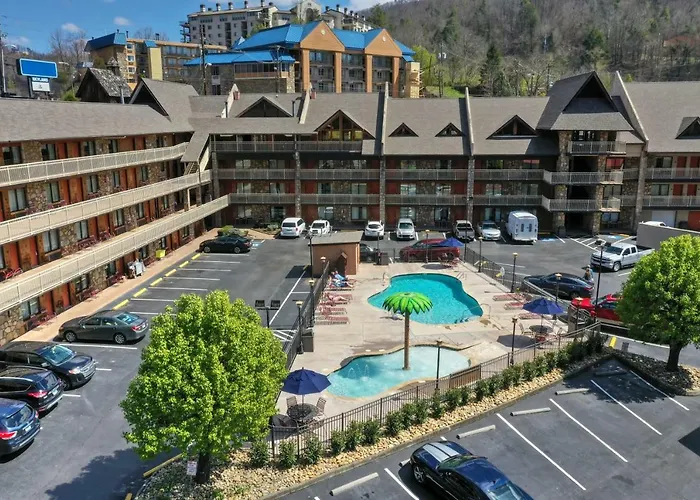 Crossroads Inn & Suites