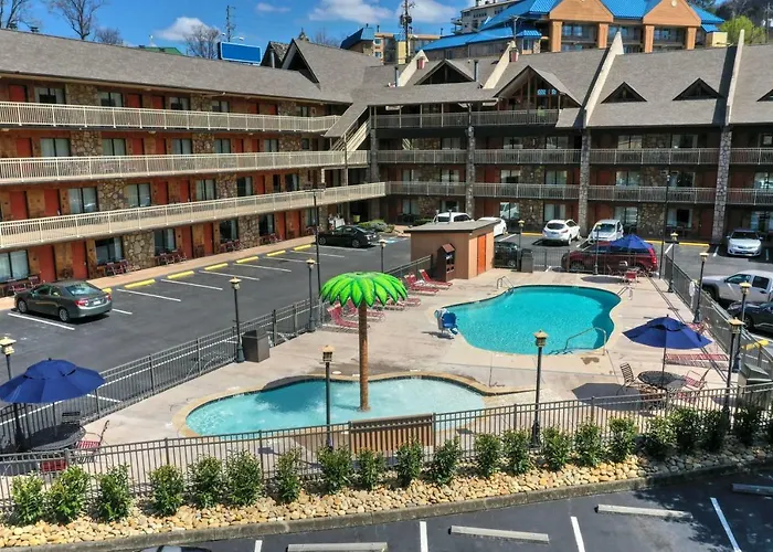 Crossroads Inn & Suites
