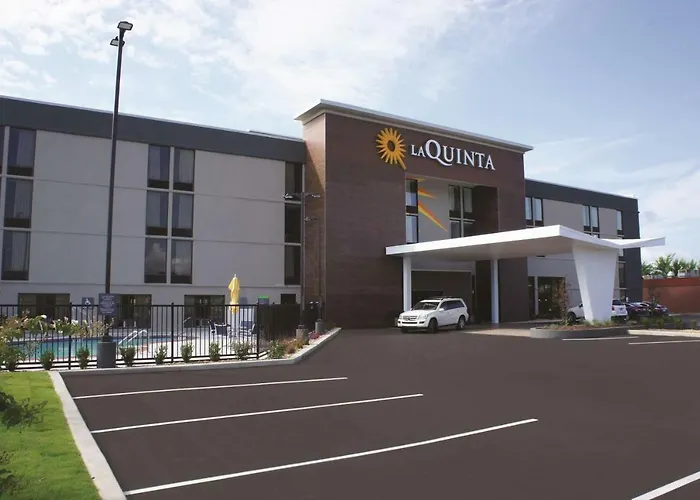 La Quinta By Wyndham Columbus Ms
