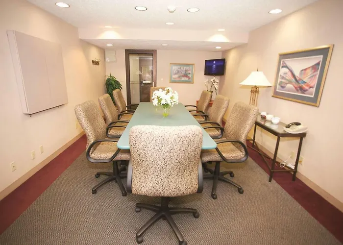 La Quinta Inn By Wyndham Milwaukee West Brookfield