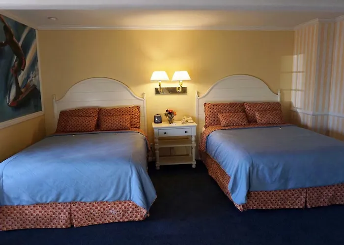 Bay Shores Peninsula Hotel