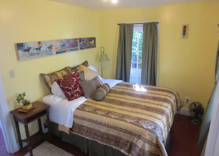 Historic Santa Rosa Cottage
