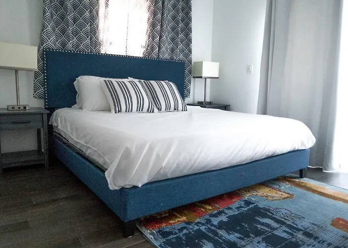 Lux 3 Bd - Perfect & Parking & Massive Patio