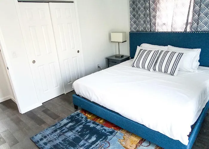 Lux 3 Bd - Perfect & Parking & Massive Patio