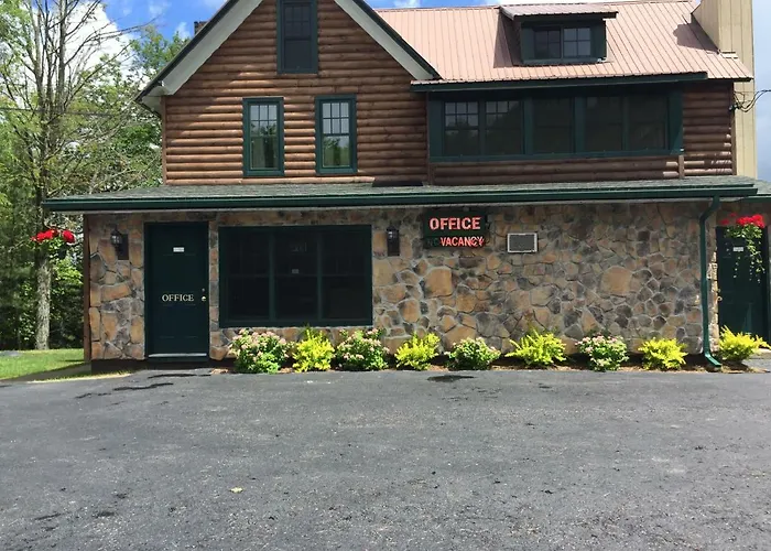 Pine Knoll Hotel Lakeside Lodge & Cabin