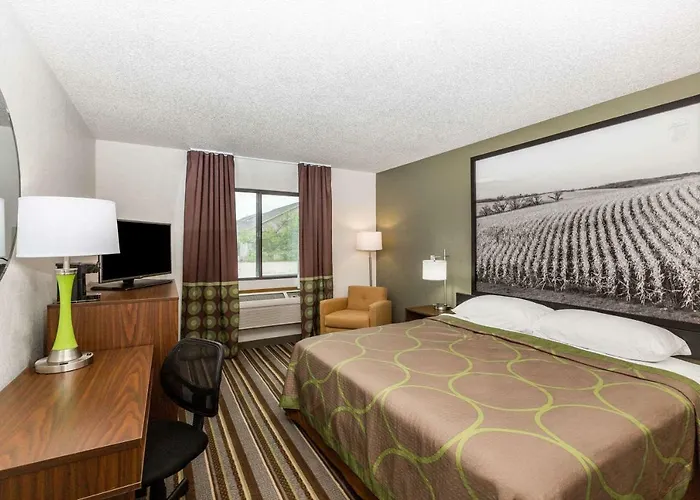 Super 8 By Wyndham Storm Lake