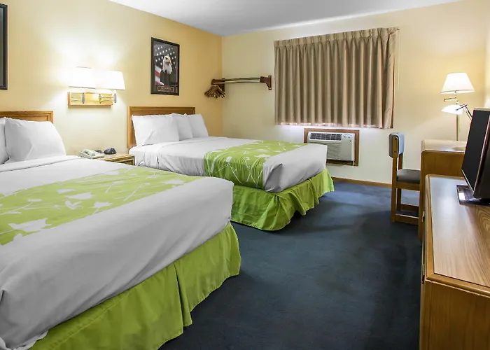 Econo Lodge Inn & Suites Dubuque