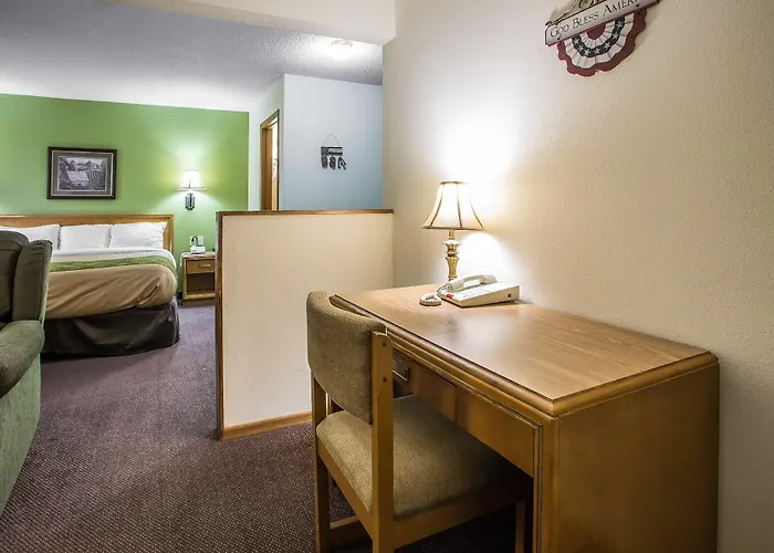 Econo Lodge Inn & Suites Dubuque