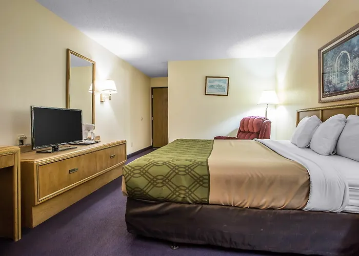 Econo Lodge Inn & Suites Dubuque
