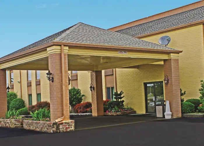 Days Inn & Suites By Wyndham Bloomington/Normal Il