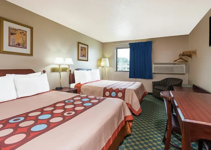 Super 8 By Wyndham Bridgeton/Arpt/St Louis Area