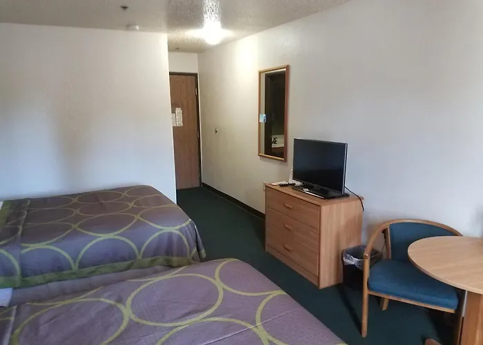 Super 8 By Wyndham Houghton Lake