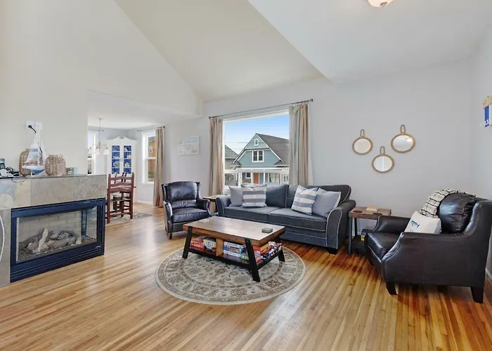 3 Bed 2 Bath Vacation Home In Newport