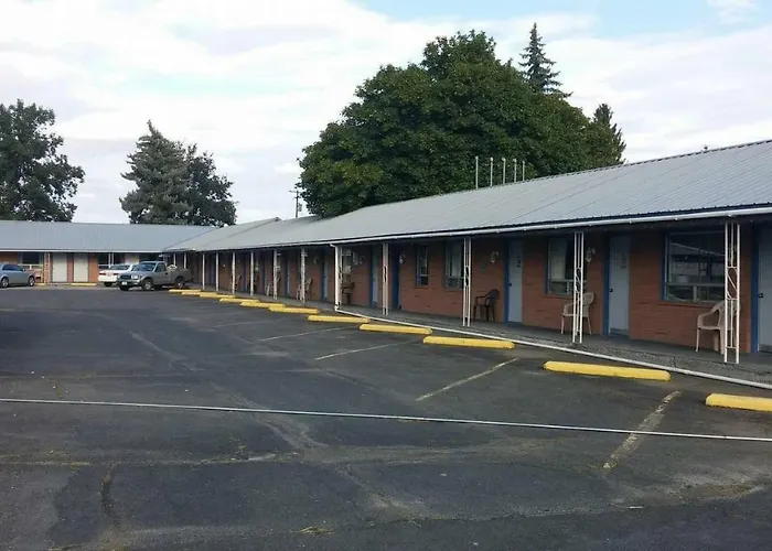 Eight Bar B Motel