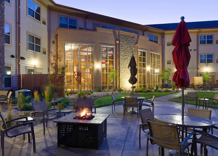 Clubhouse Hotel And Suites