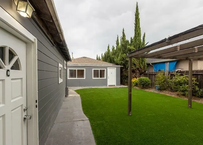 @ Marbella Lane 5Br House In Downtown Redwood City