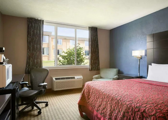 Days Inn By Wyndham Willoughby/Cleveland