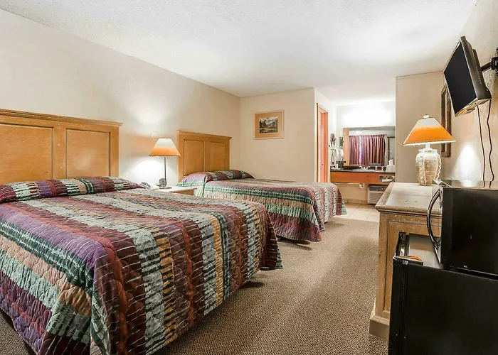 Econo Lodge Inn & Suites Kalispell - Glacier National Park Gateway