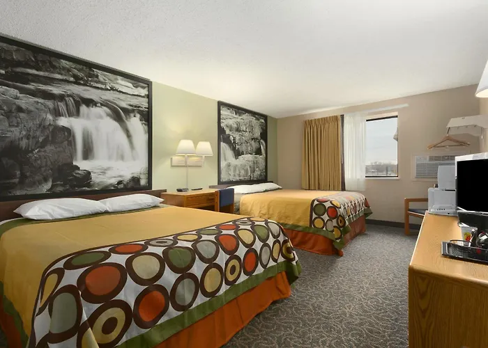 Super 8 By Wyndham Sioux Falls Near Convention Center