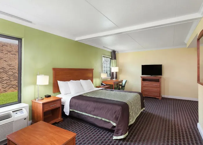 Days Inn By Wyndham Bowling Green