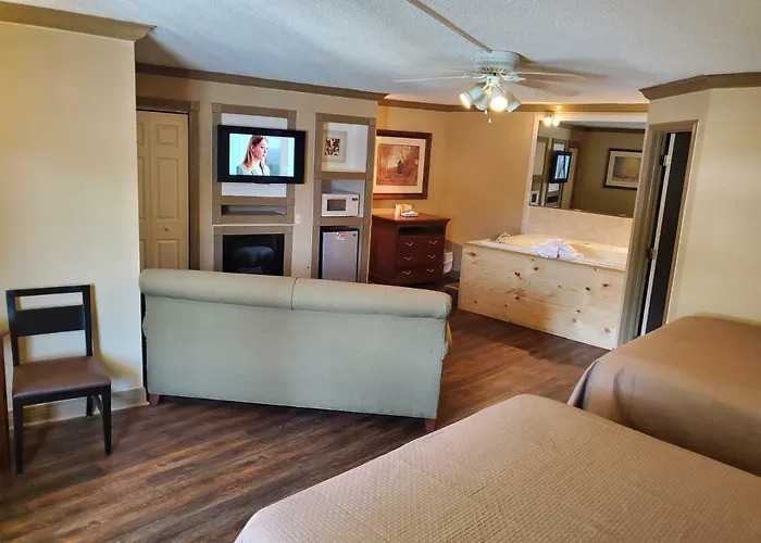 Colonial House Motel