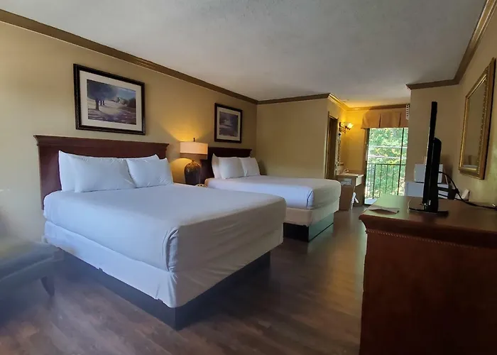 Colonial House Motel