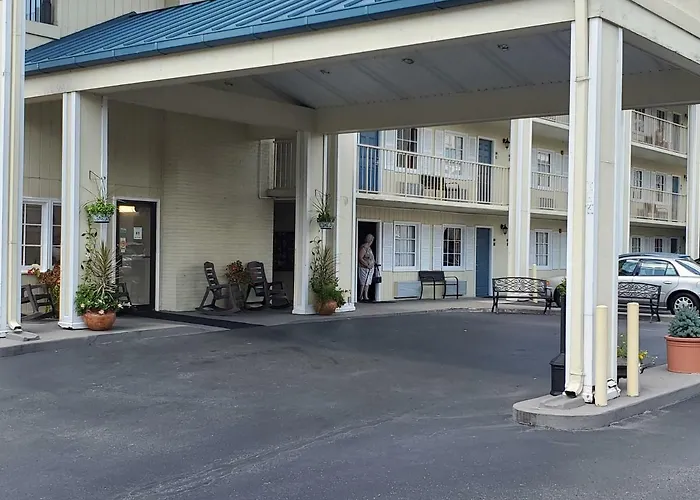 Colonial House Motel