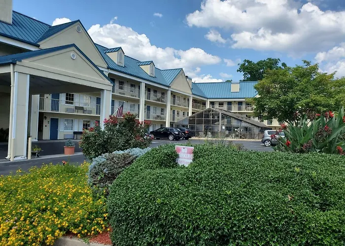 Colonial House Motel