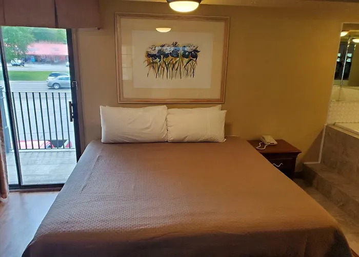 Colonial House Motel