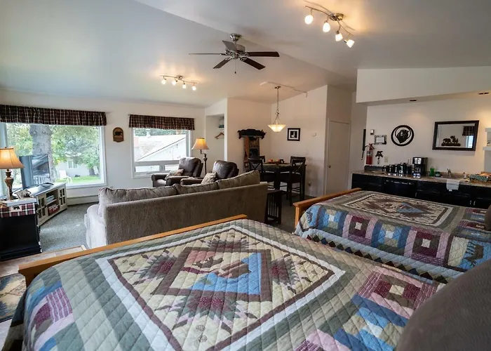 Bears Den Alaska Lodging